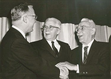 President Roald Bergethon (L-R), Keffer Hartline ’23, and Prof. Beverly Kunkel.